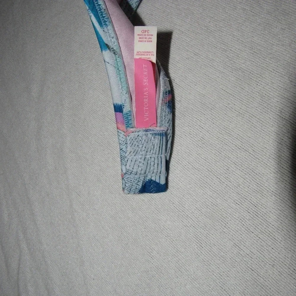 VICTORIA’S SECRET Flirt Halter Swim Top Size 34D - Picture 4 of 5